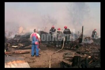 Grajdul și depozitul de furaje, distruse într-un incendiu provocat de un bec