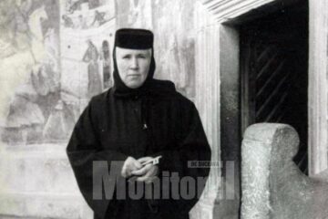 Maica Irina, în 1991, la reînființarea obștii Mănăstirii Voroneț