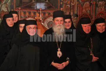 ÎPS Pimen în mijlocul obștii de maici de la Voroneț