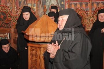 Maica stareta Irina Pantescu de la Voronet aniversata la 80 de ani