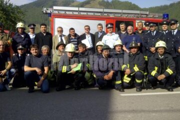 O localitate din Germania a donat o mașină de pompieri comunei Pojorâta