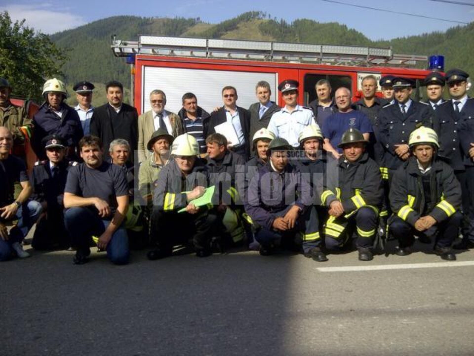 O localitate din Germania a donat o mașină de pompieri comunei Pojorâta