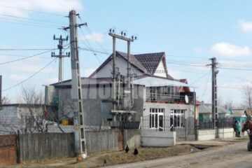 Risc de accidente grave, din cauza construcțiilor ilegale în vecinătatea rețelelor de energie electrică