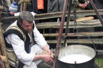 „Târgul Lăptarilor” și „Drumul Lemnului” au loc în aceeași zi, la Câmpulung