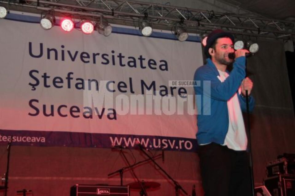 Mii de studenți suceveni au participat la concertul susținut de Smiley în deschiderea anului universitar