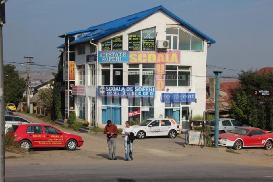 Bunurile firmei Sigur Oil Universal de pe strada Mirăuți, scoase la licitație