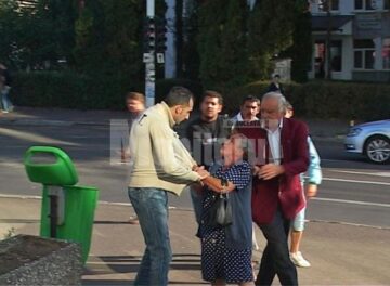 Scenele de violenta din fata Politiei municipiului Suceava