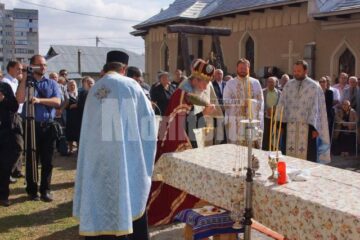 Slujba arhierească pentru sfințirea crucilor ce vor fi montate pe două cupole ale catedralei sucevene