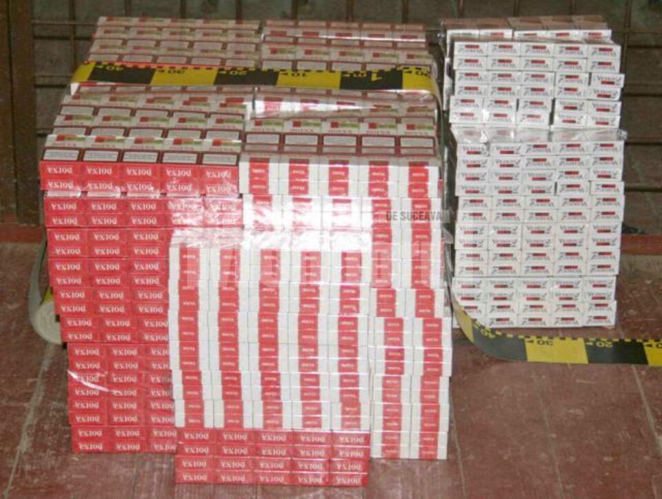 Țigări de contrabandă, cărate cu scuterul și ascunse în gluga de coceni