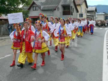 Festivalul hribului a reunit pensiunile din zonă, meșteri populari, ansambluri folclorice și soliști de muzică populară