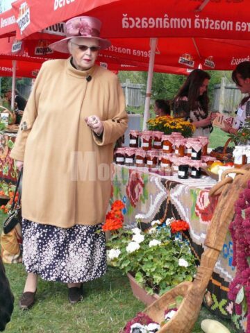 Festivalul hribului a reunit pensiunile din zonă, meșteri populari, ansambluri folclorice și soliști de muzică populară