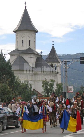 Festivalul hribului a reunit pensiunile din zonă, meșteri populari, ansambluri folclorice și soliști de muzică populară