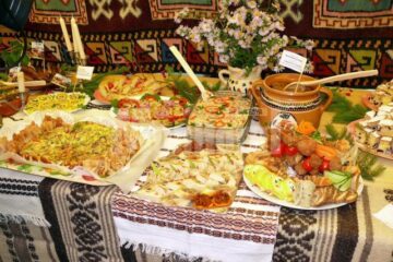 Festivalul hribului a reunit pensiunile din zonă, meșteri populari, ansambluri folclorice și soliști de muzică populară