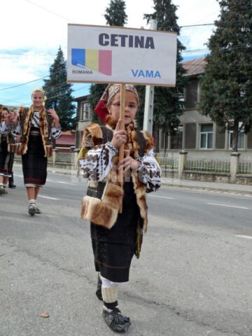 Festivalul hribului a reunit pensiunile din zonă, meșteri populari, ansambluri folclorice și soliști de muzică populară
