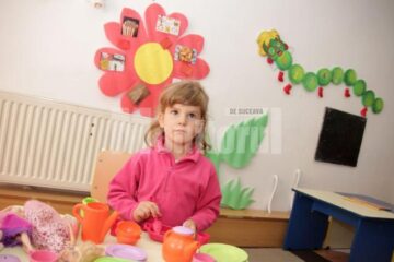 Prescolarii la primele lectii de limbaj mimico gestual