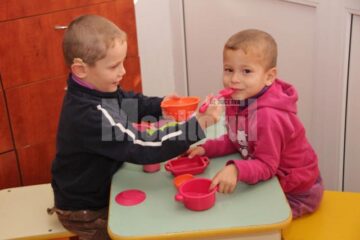 Preșcolari la primele lecții de limbaj mimico-gestual