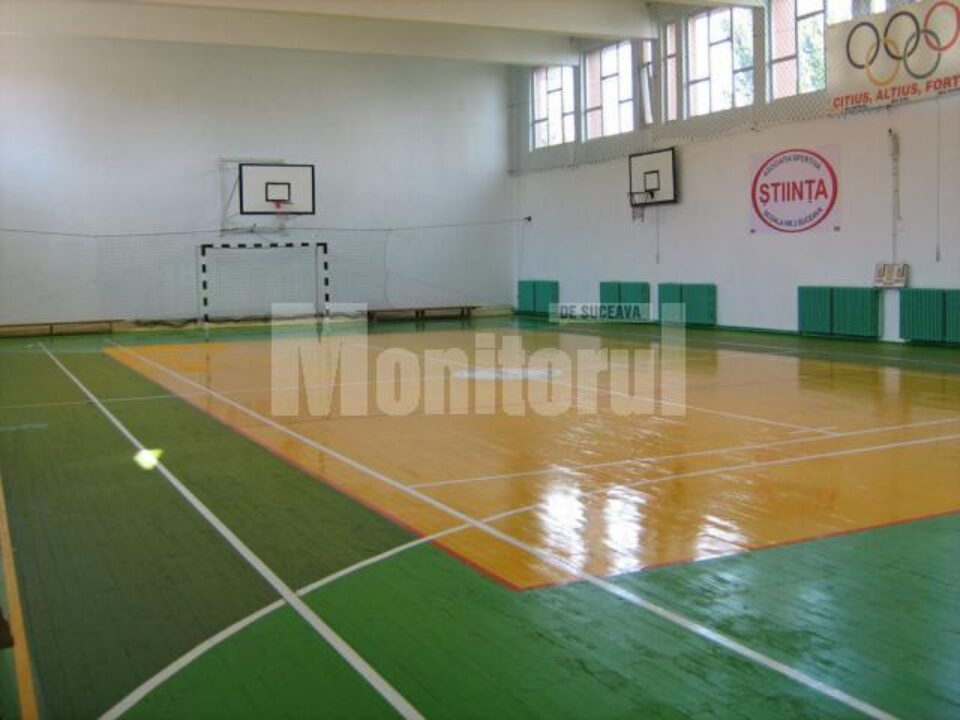 Sala de sport de la Școala 3 Suceava, renovată din gradația de merit a unui profesor