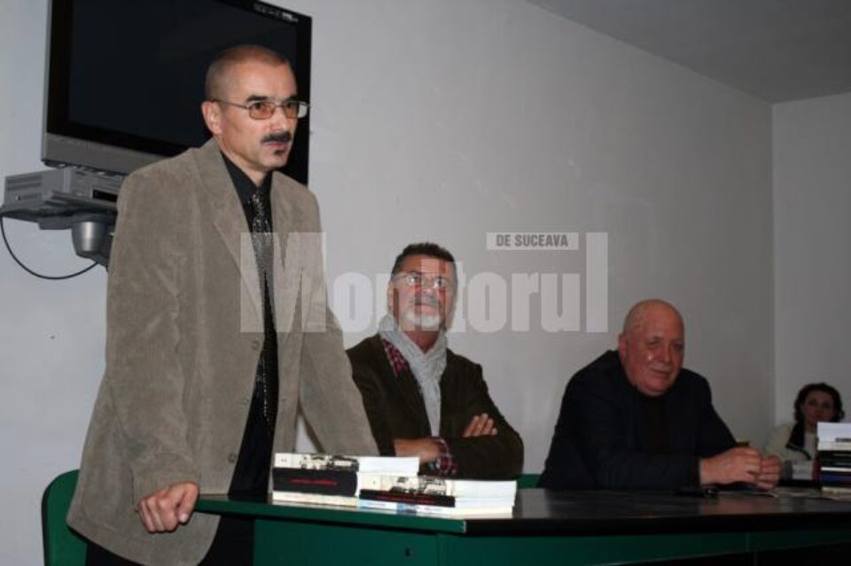 Tiberiu Cosovan, la prima sa expoziție, „Suceava, caligrafii sentimentale”