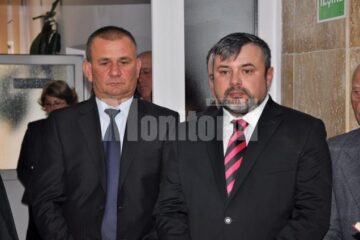 Primarul din Adâncata, Viorel Cucu, și deputatul PDL Ioan Bălan
