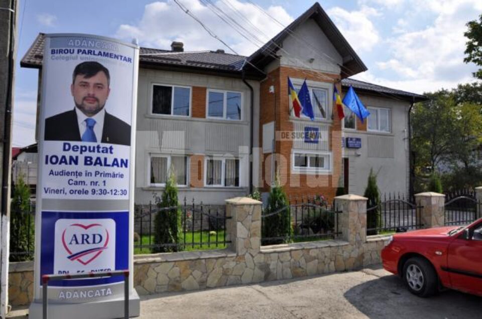 Noul cabinet parlamentar se află în sediul primăriei din Adâncata