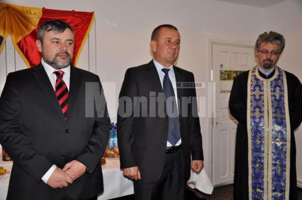 Deputatul PDL Ioan Balan si primarul din Adancata Viorel Cucu