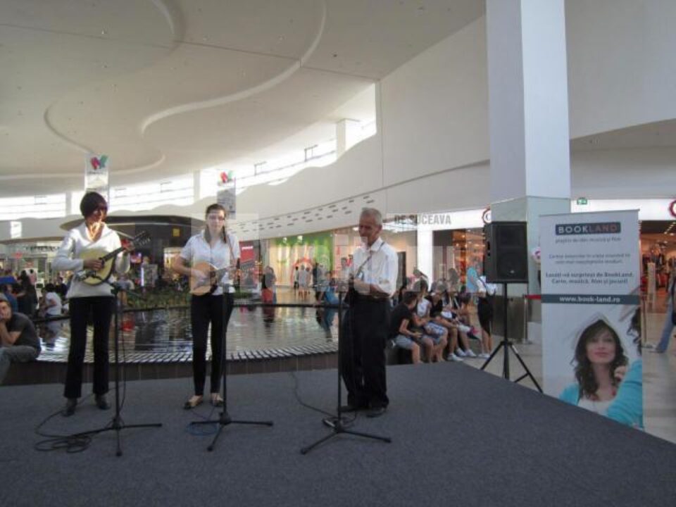 Caravana BookLand vine marți la Iulius Mall Suceava