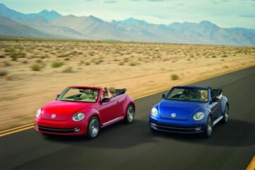 Volkswagen lansează în noiembrie noul Beetle Cabrio