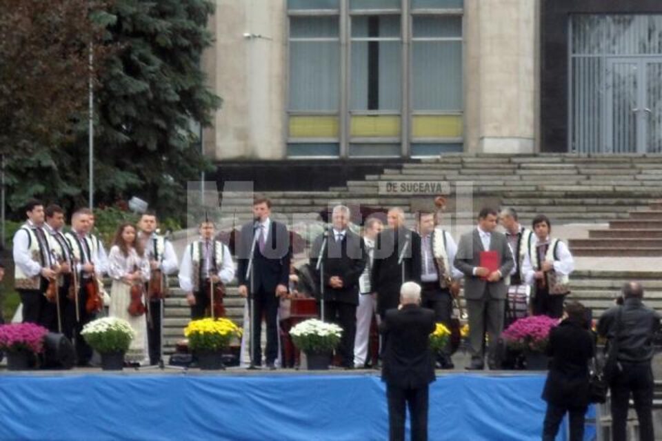 Primarul Sucevei, Ion Lungu, alături de primarul Dorin Chirtoacă la deschiderea festivităților hramului orașului Chisinău