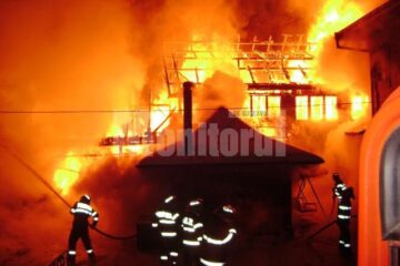 Incendiu devastator la două gospodării din Milișăuți, pus de o mână criminală