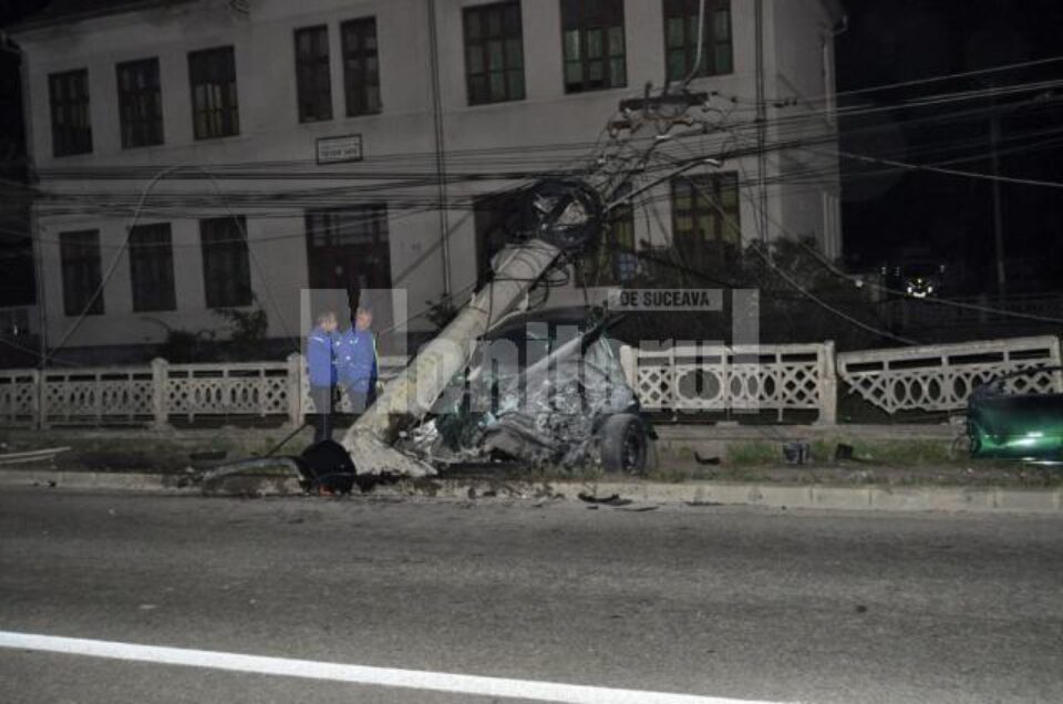 Un șofer care a ras un stâlp electric a lăsat municipiul Câmpulung în beznă