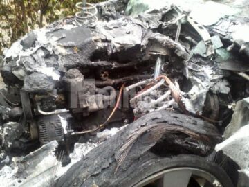 Mașina a fost distrusă de incendiu în proporție de 50%