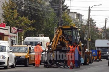 Constructorii se pregătesc să încheie operațiunea ridicării la nivel a capacelor de canal