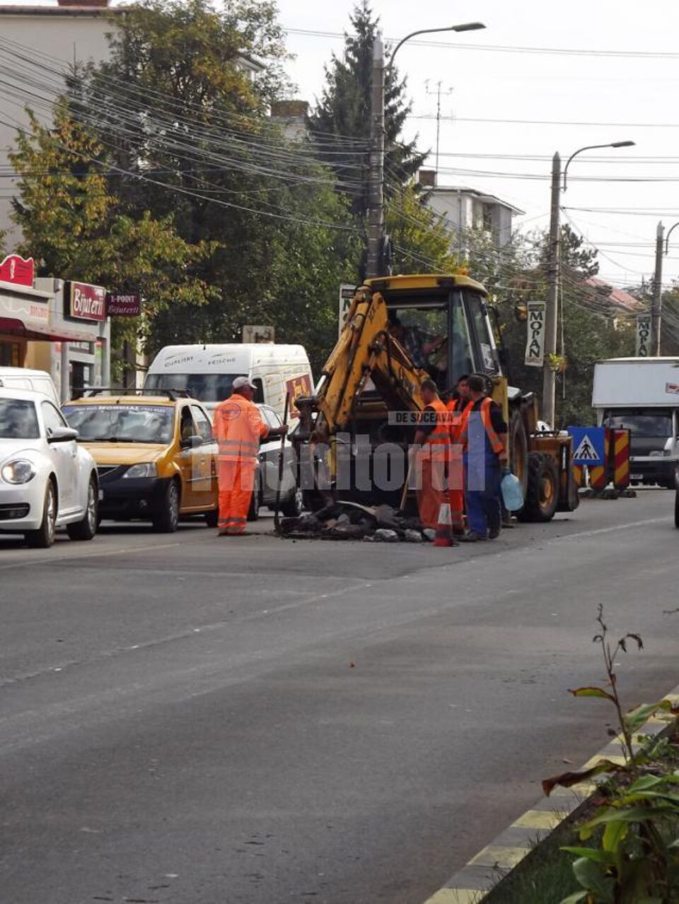Constructorii se pregătesc să încheie operațiunea ridicării la nivel a capacelor de canal
