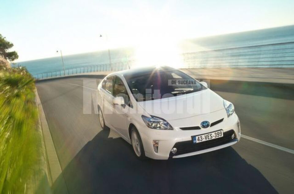 Toyota va crea un coupe hibrid
