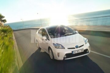 Toyota va crea un coupe hibrid