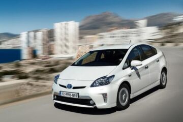 Toyota Prius Plug-in își începe activitatea