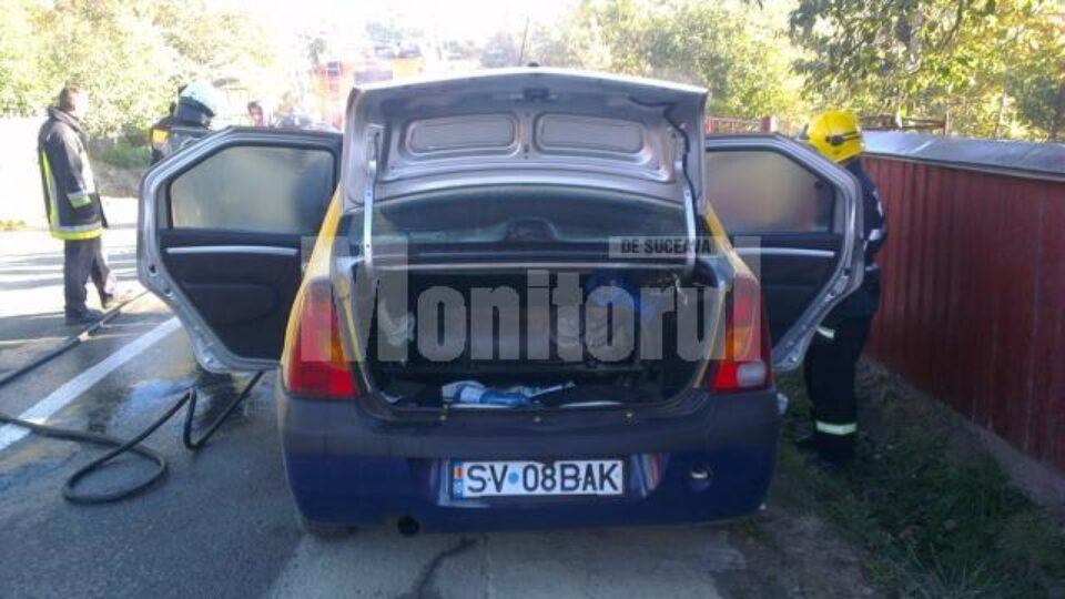 Un taxi a luat foc ieri dimineață pe strada Plevnei