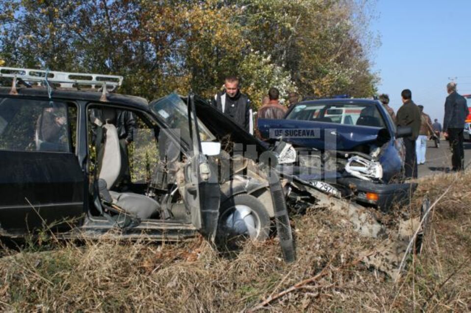 În autoturismul Dacia 1310, izbit în plin de mașina intrată pe contrasens, se aflau cinci persoane