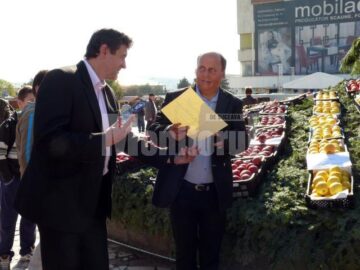 Sărbătoarea pomicultorilor din Fălticeni s-a desfășurat în Piața „Nada Florilor”