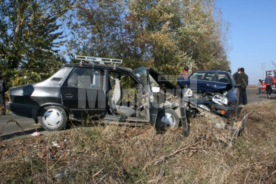 În autoturismul Dacia 1310, izbit în plin de mașina intrată pe contrasens, se aflau cinci persoane