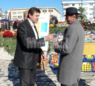Sărbătoarea pomicultorilor din Fălticeni s-a desfășurat în Piața „Nada Florilor”
