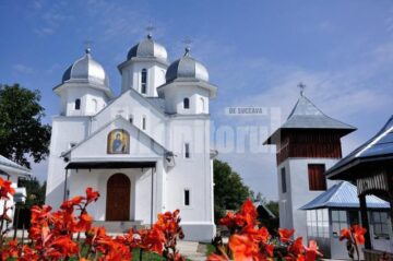 Biserica din satul Pleșești, la ceas de sărbătoare