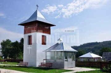 Biserica din satul Pleșești, la ceas de sărbătoare
