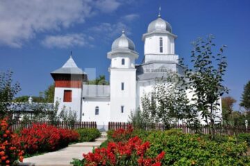 Biserica din satul Pleșești, la ceas de sărbătoare