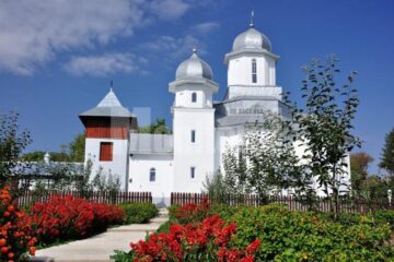 Biserica din satul Pleșești, la ceas de sărbătoare