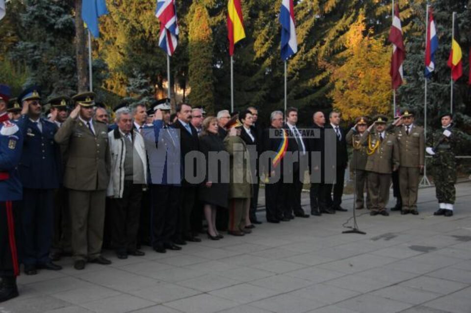 Ceremonie militară și religioasă în Piața Tricolorului, de Ziua Armatei Române