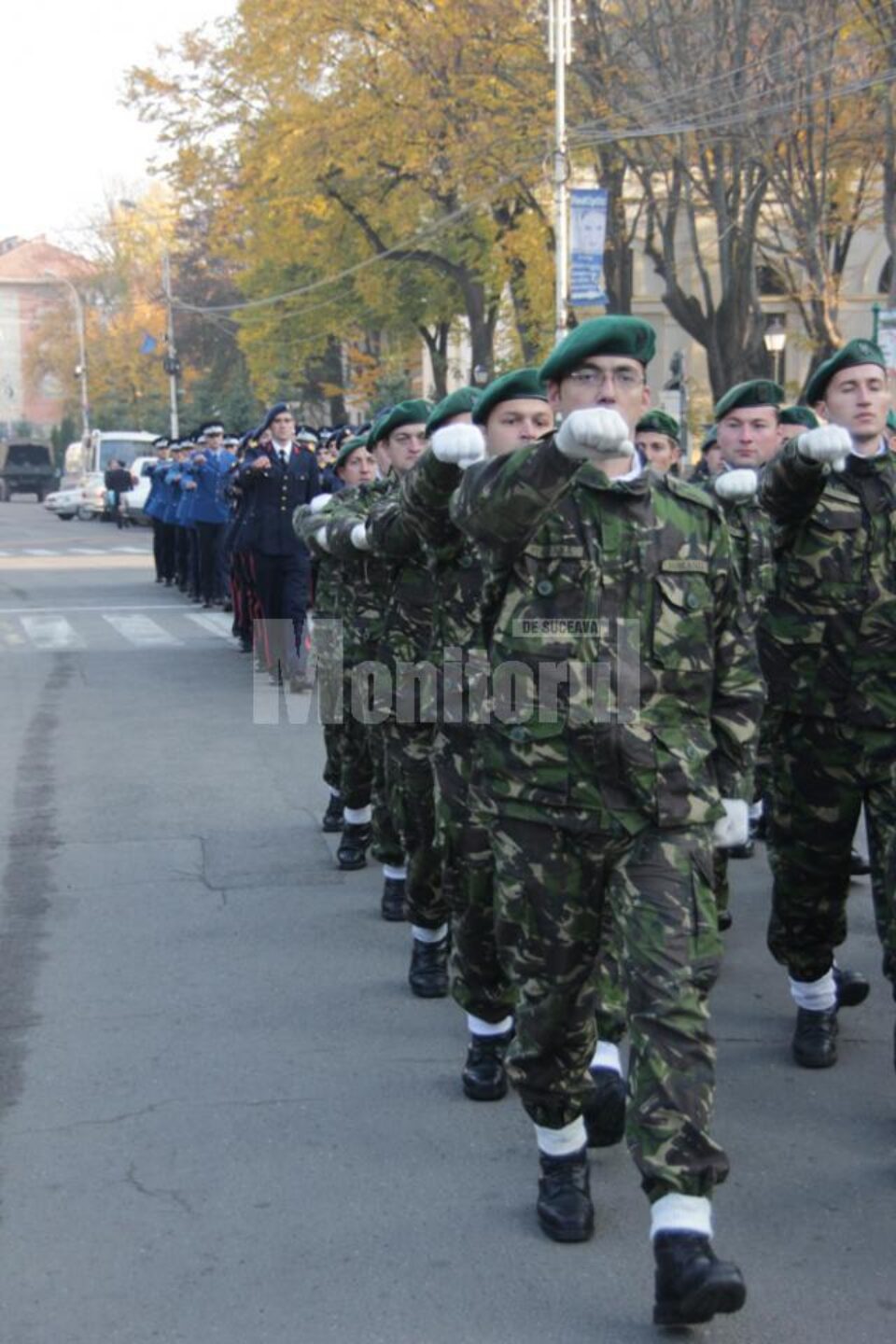 Detașamentul de onoare la momentul defilării