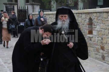 O reproducere a Icoanei „Pantanassa” de pe Muntele Athos a ajuns aseară la Biserica Sf. Dumitru din Suceava