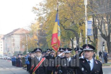 Detașamentul de onoare la momentul defilării