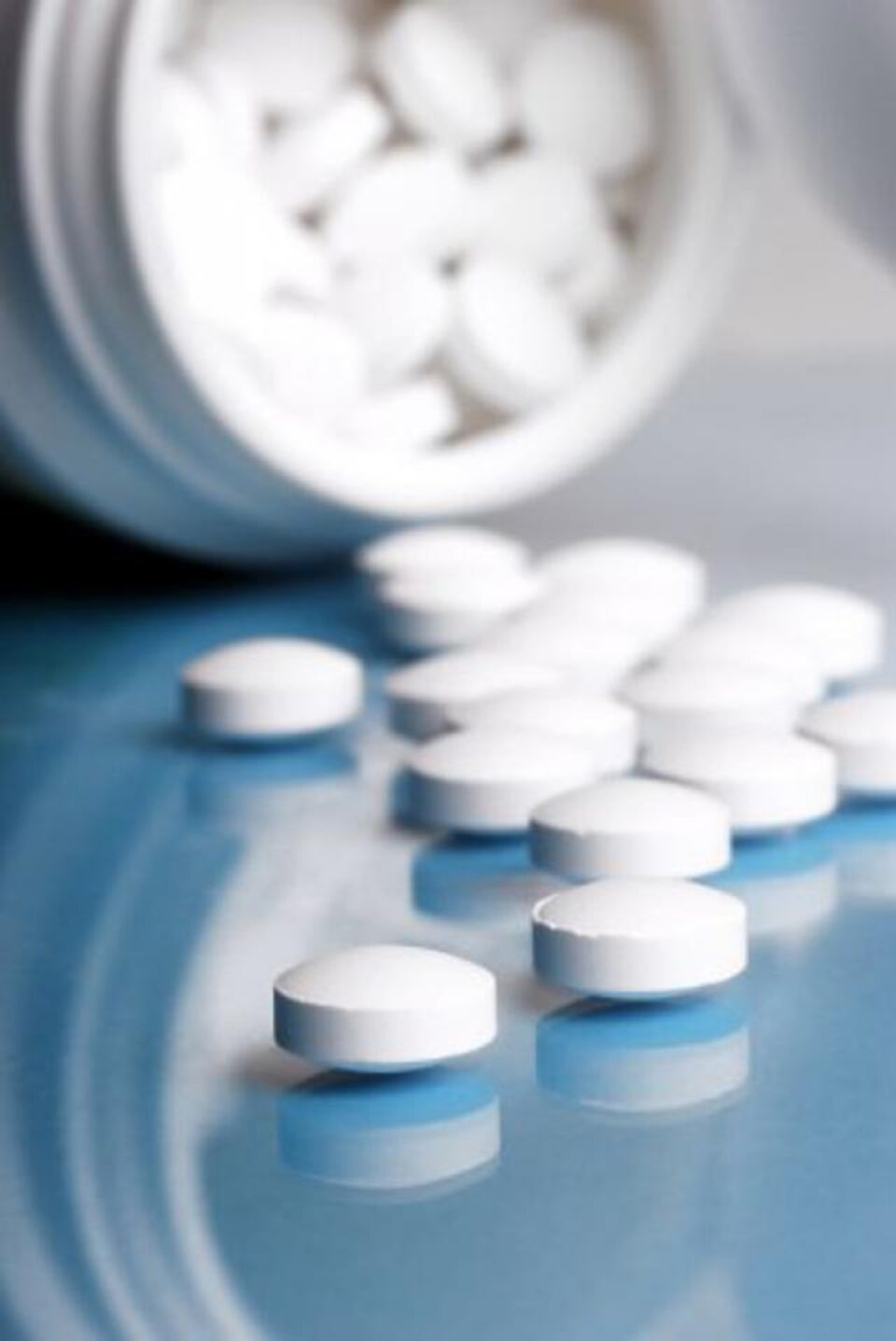 Aspirina ar putea prelungi viața în anumite cazuri de cancer colorectal